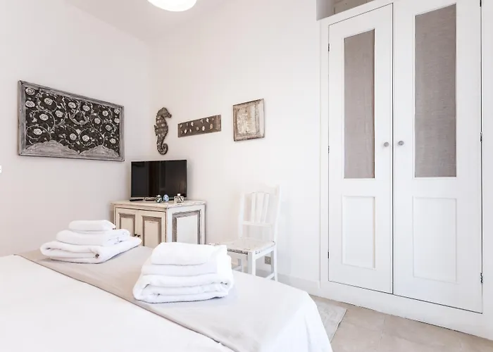 West Coast Bed & Breakfast 3*