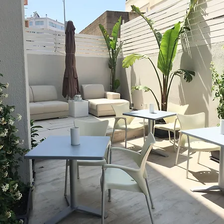 West Coast Couette-café